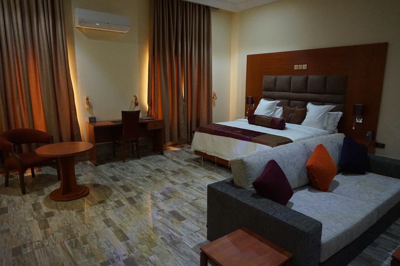 Aenon Suites Oshogbo エクステリア 写真