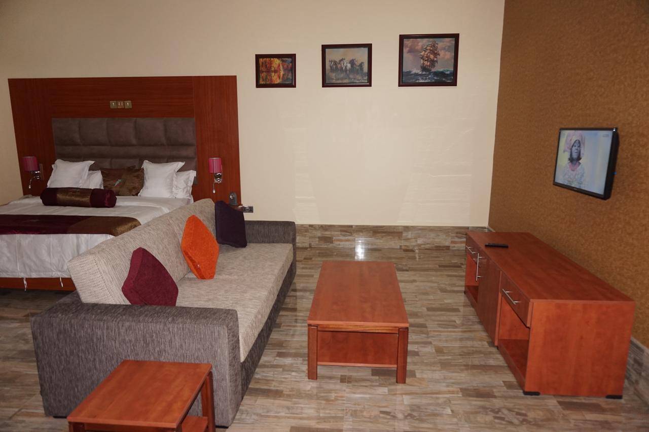 Aenon Suites Oshogbo エクステリア 写真